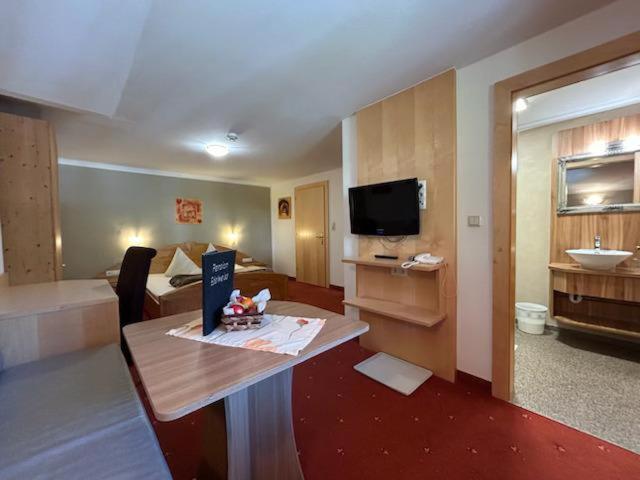 Pension Edelweiss Breitenbach am Inn Exteriör bild
