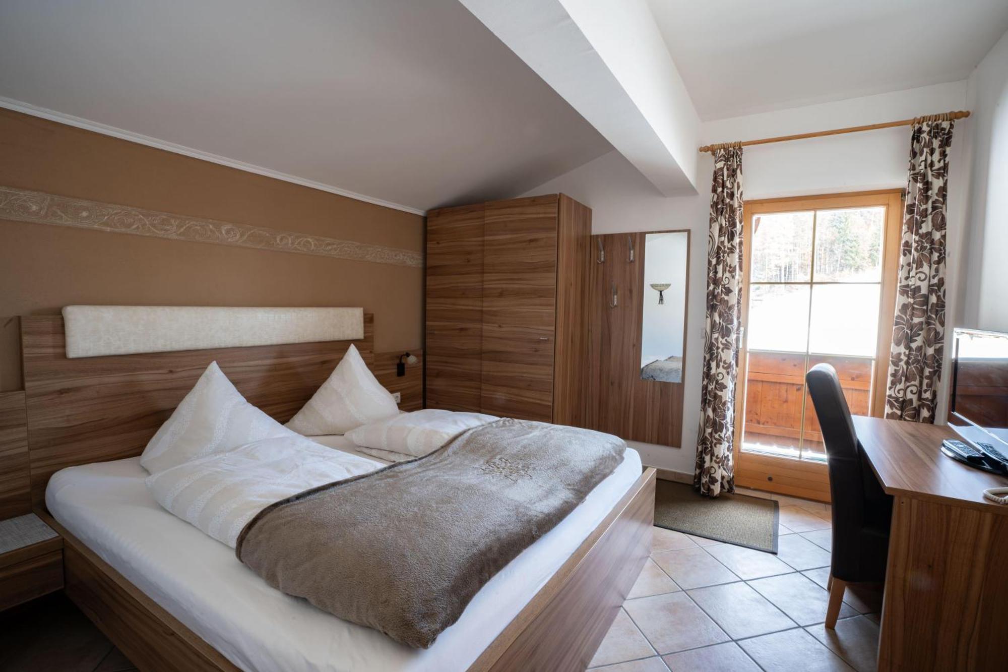 Pension Edelweiss Breitenbach am Inn Exteriör bild